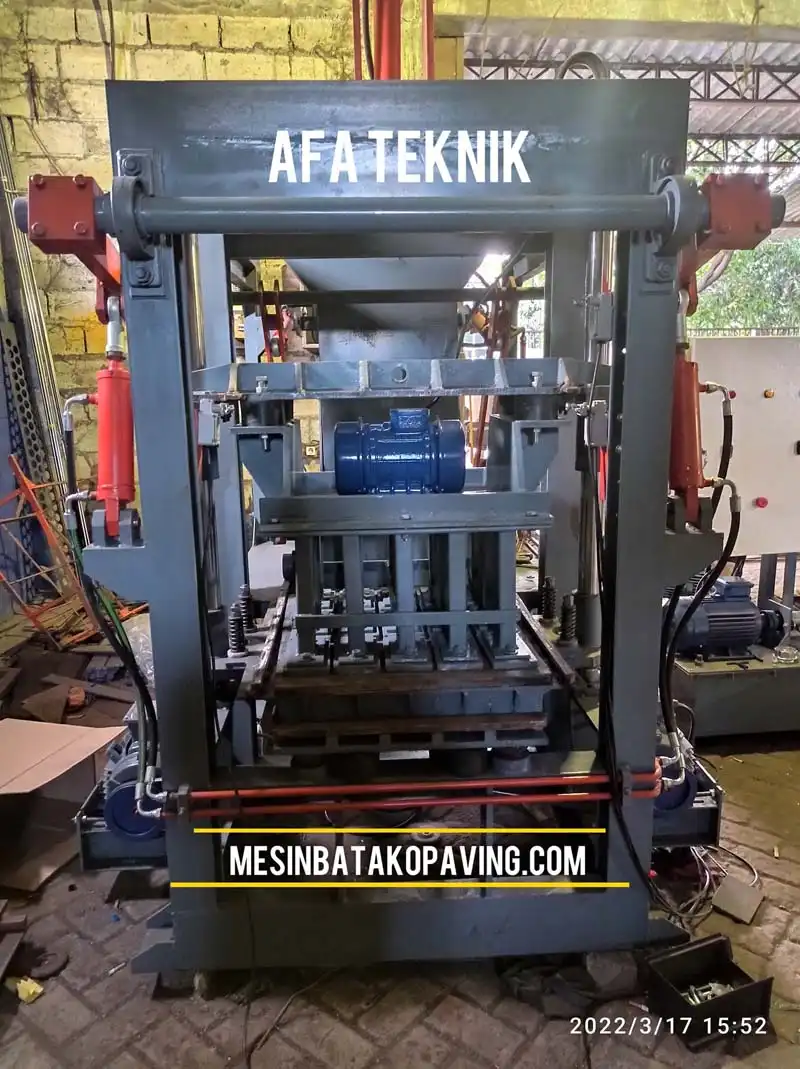 mesin-batako-hidrolik-keluar-10-tipe-h3es.webp