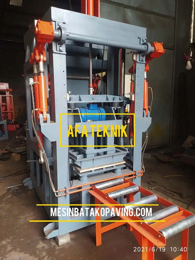 mesin-batako-hidrolik-keluar-8-tipe-ct08s-hemat-listrik.webp
