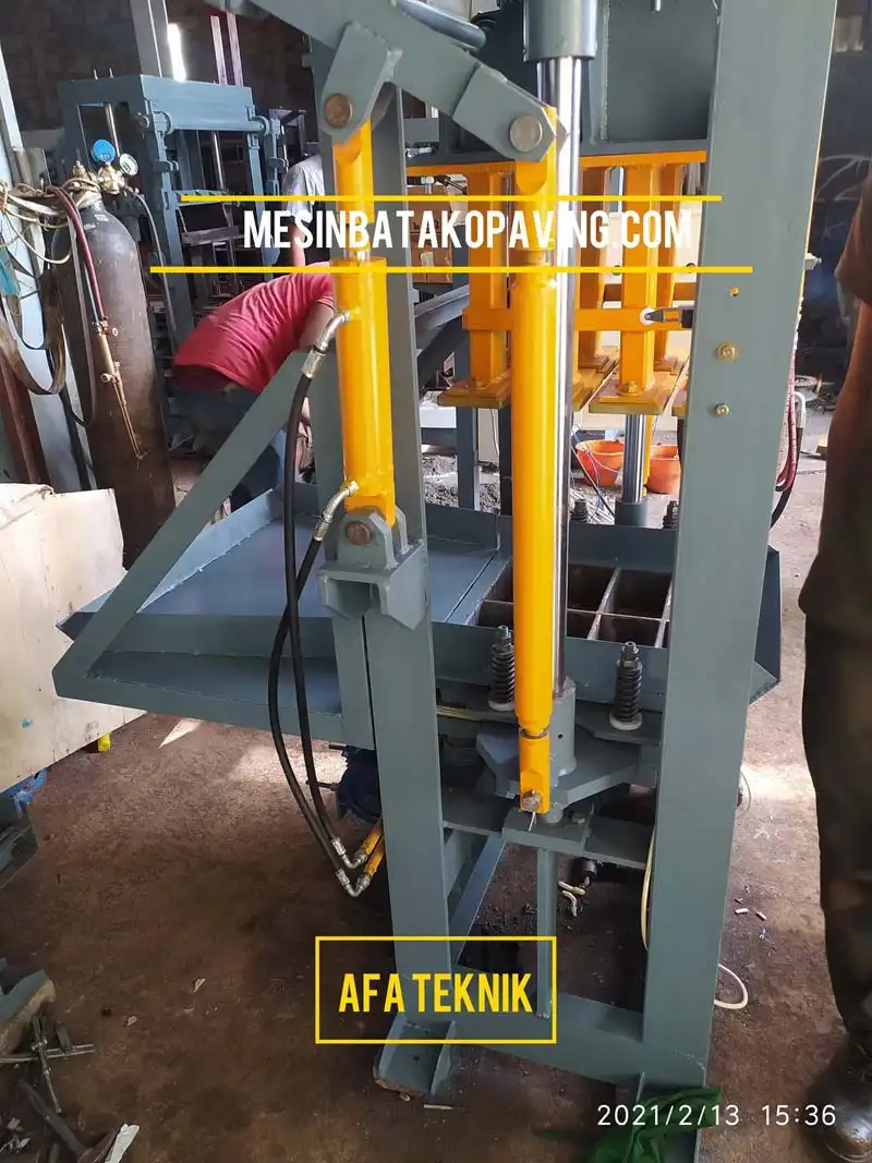 mesin-batako-manual-hidrolik-keluar-4.webp