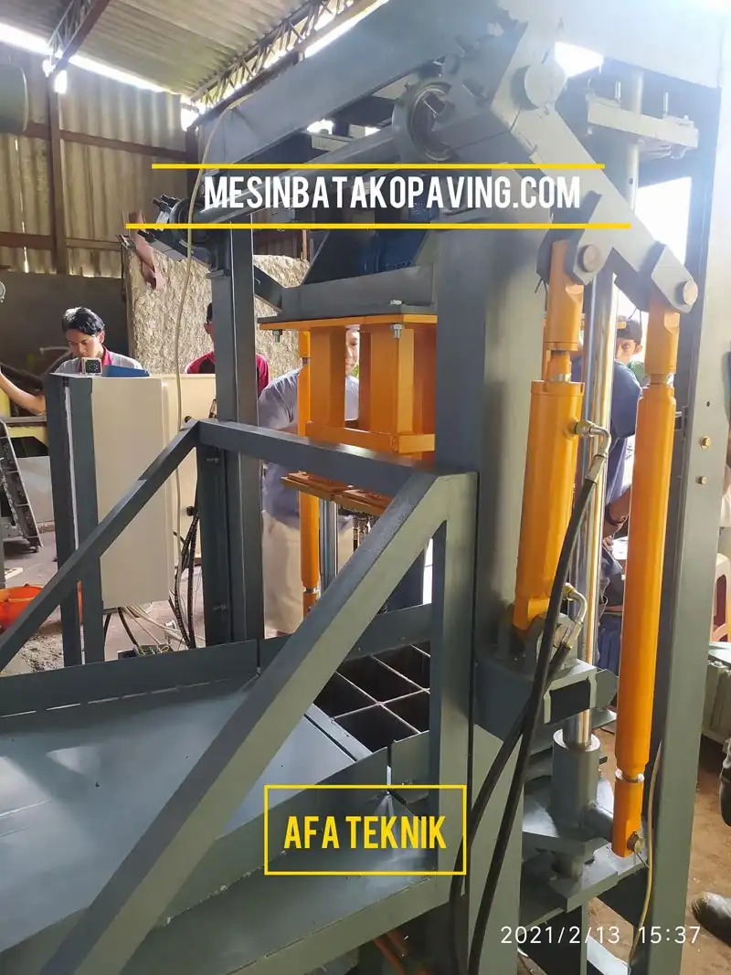 mesin-batako-paving-manual-hidrolik-keluar-4.webp