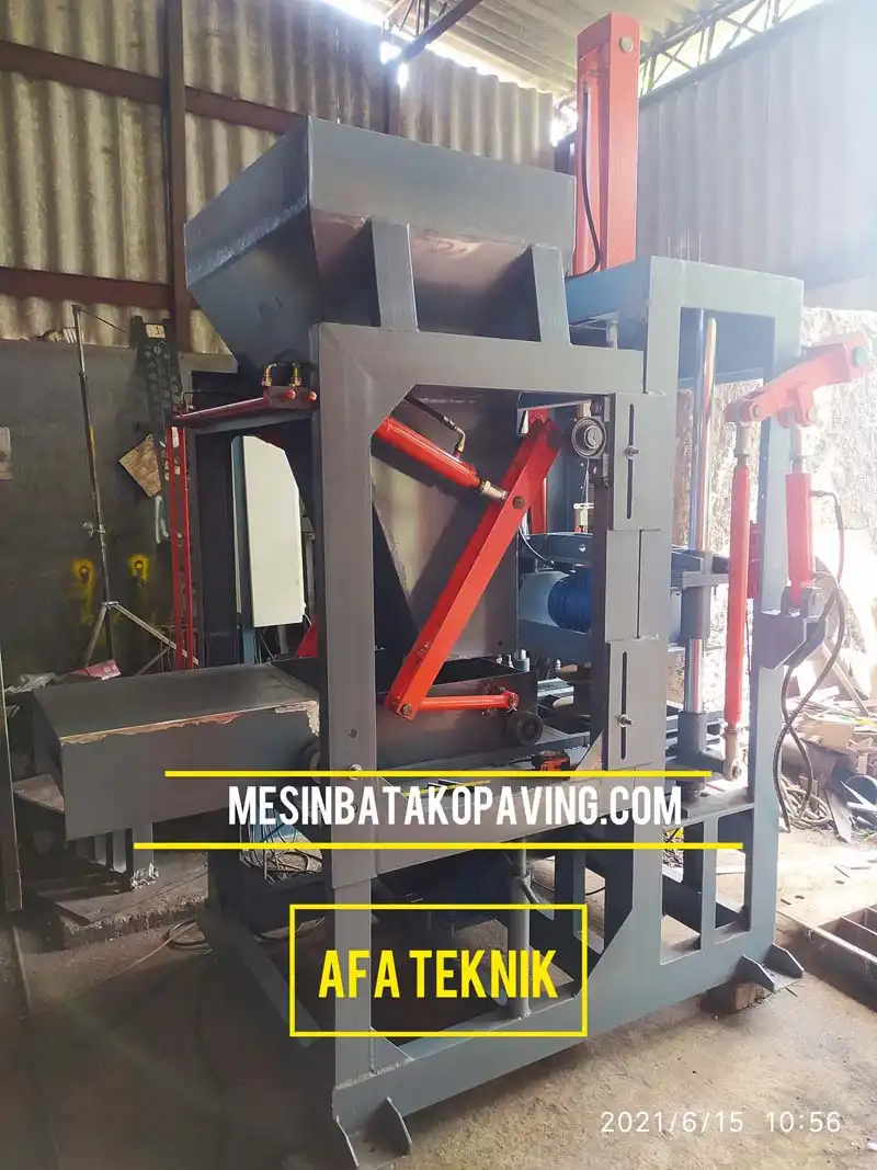 mesin-batako-tipe-cto8s-hemat-listrik.webp